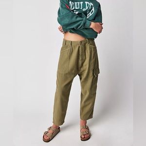 Free People Bay to Breakers cropped cargo button fly green drawstring size large
